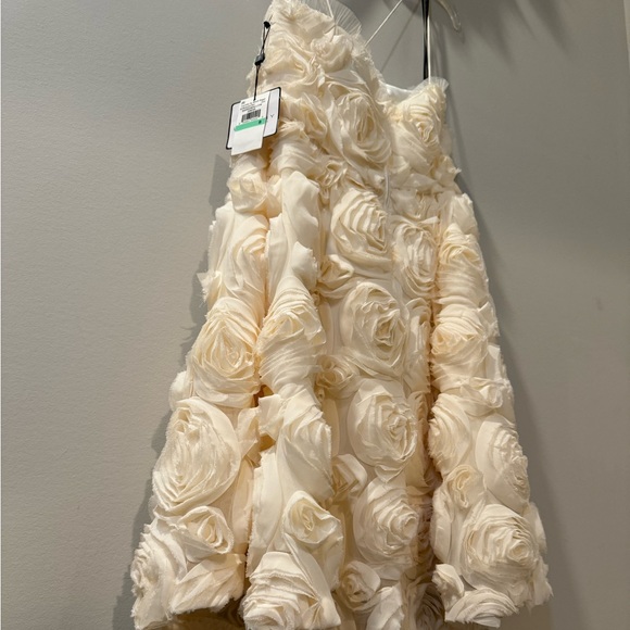 3D Cream Rose Marshmallow Dress/Laundry by Shelli Segal/size 8 - Picture 13 of 16